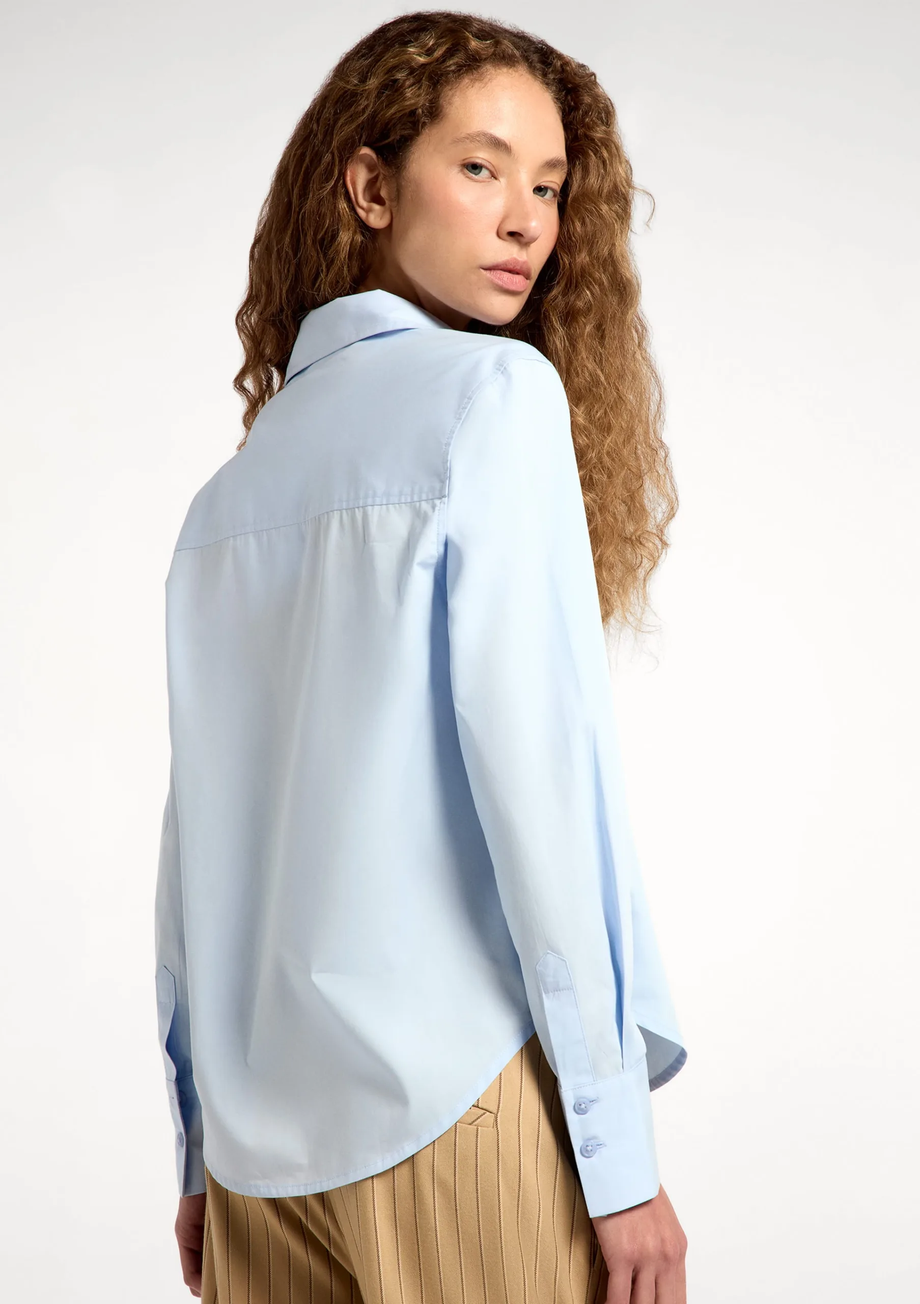 Camisa Azul Feminina Manga Longa Em Tricoline - Hering - Imagem 4