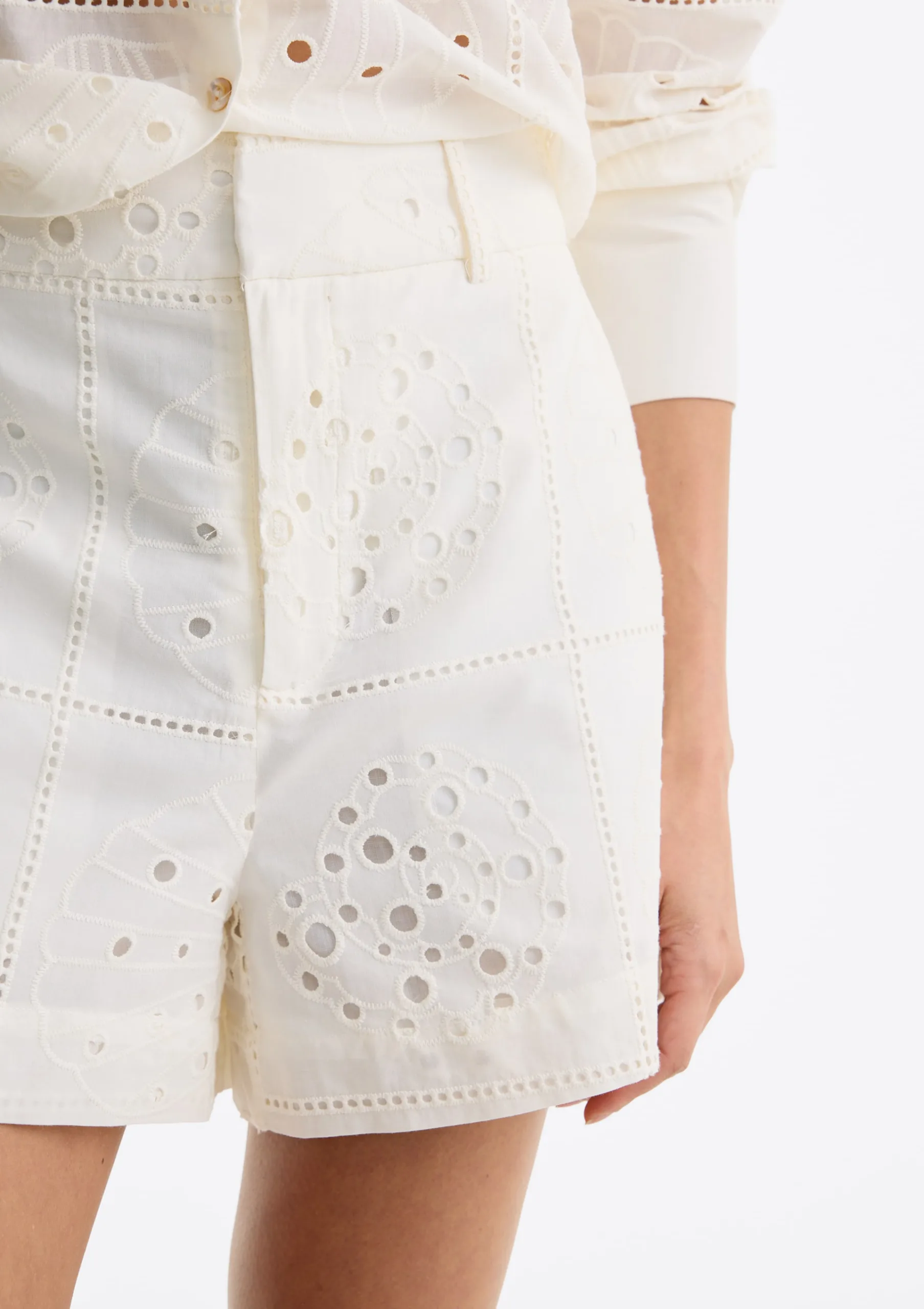 Shorts Feminino OffWhite Em Laise Com Conchas - Hering - Imagem 4